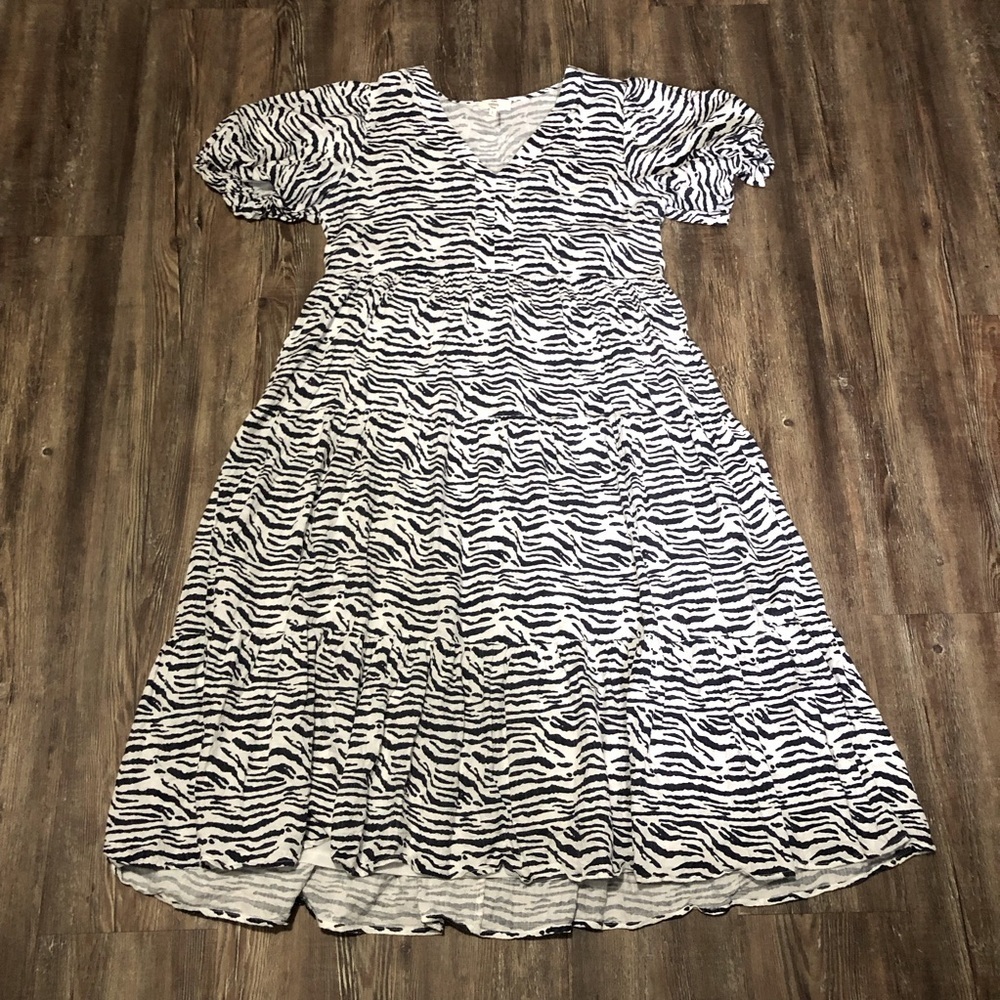 entro Black and White Zebra Print Midi Dress